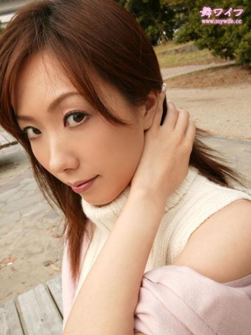 【套圖x35】優優佐佐香的肩膀與美麗的雙腿[20P]