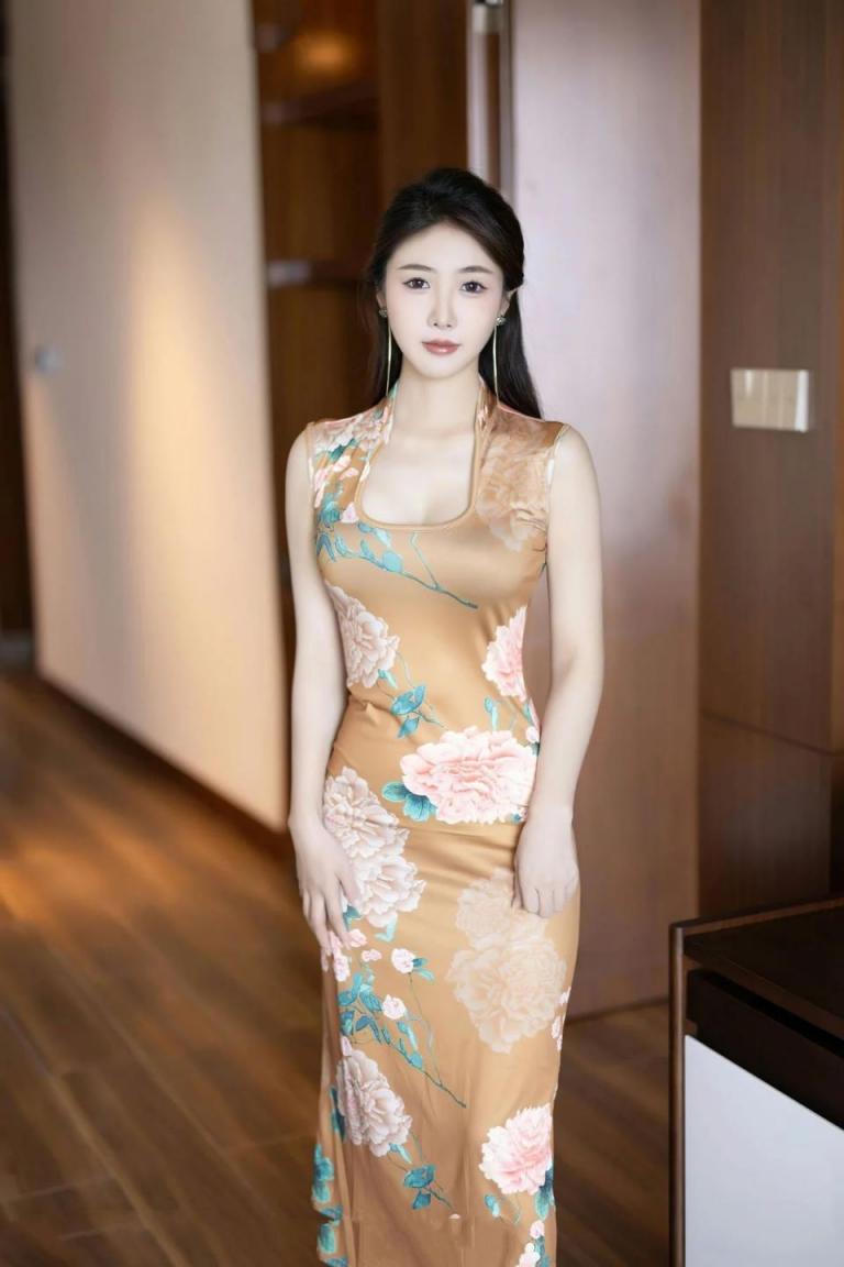 【套圖x35】優優佐佐香的肩膀與美麗的雙腿[20P]