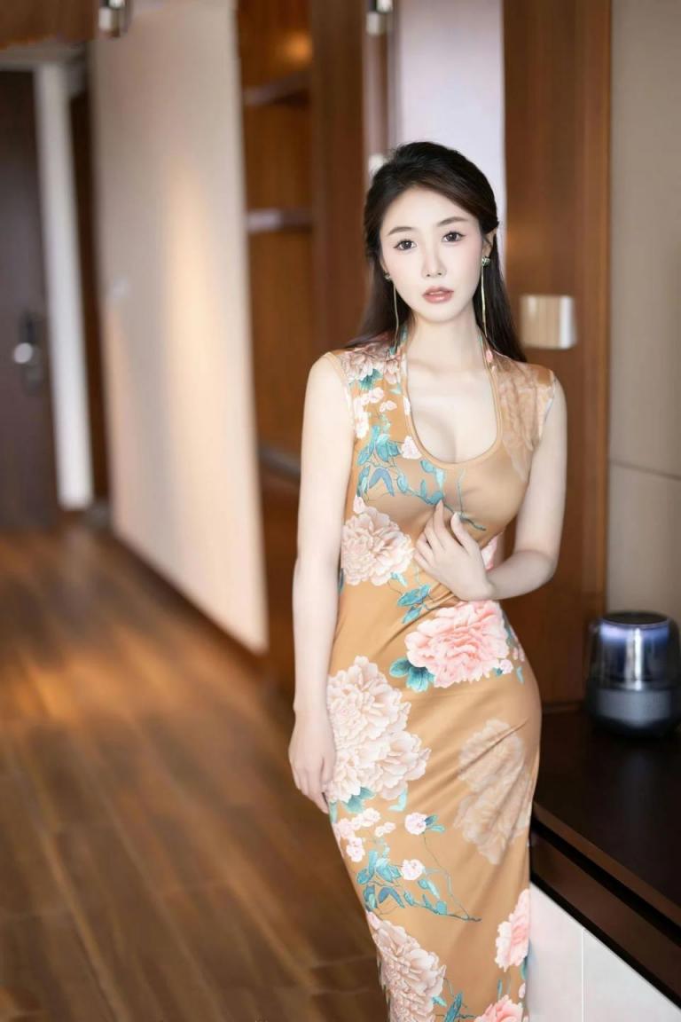 【套圖x35】優優佐佐香的肩膀與美麗的雙腿[20P]