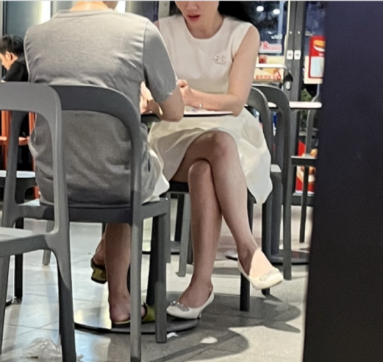 贵在真实，昨天是周四，来个疯狂星期四[19P]