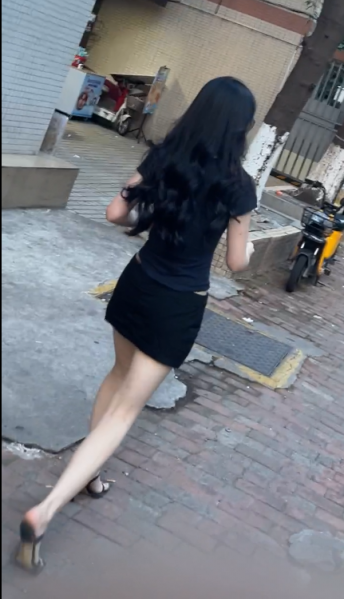 贵在真实，昨天是周四，来个疯狂星期四[19P]
