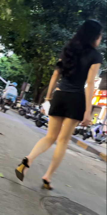 贵在真实，昨天是周四，来个疯狂星期四[19P]