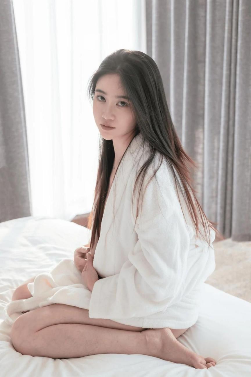 她温柔挑逗激情缠绵!完美诱人曲线_让男人忍不住想和她连干两发[27P]