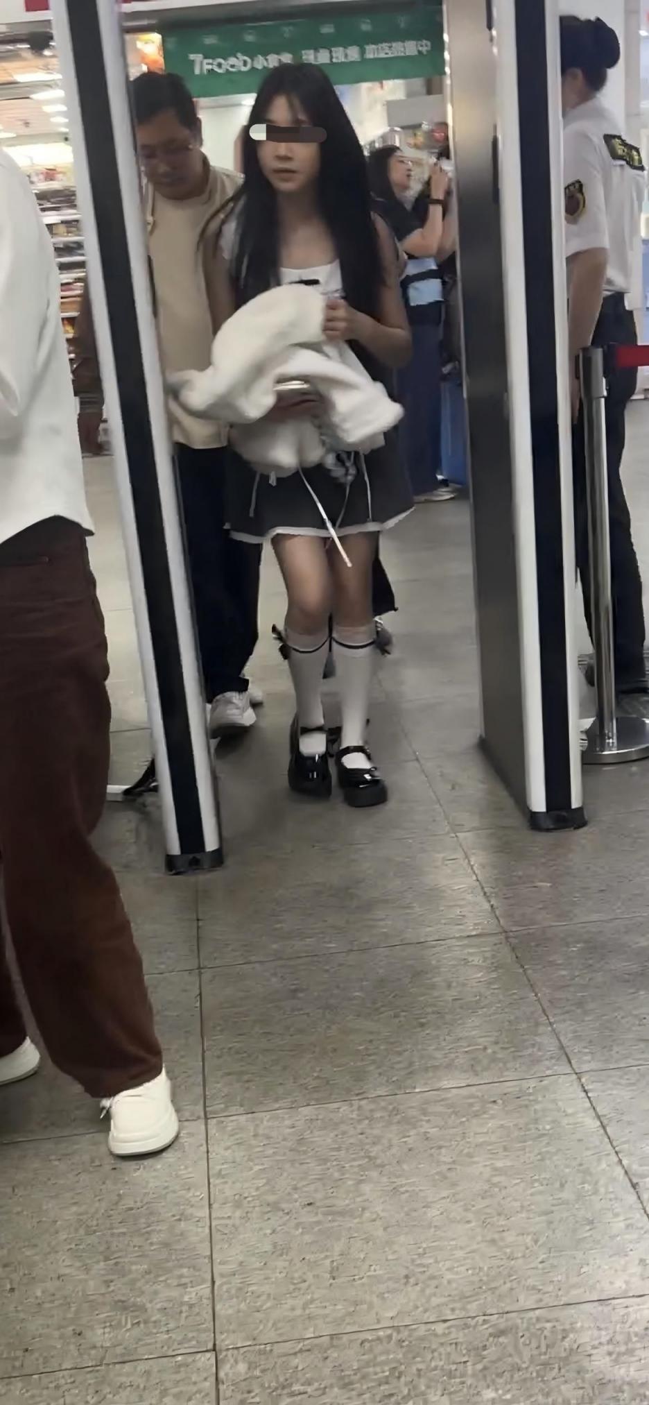 贵在真实，漂亮的妹子拍不到正面就AI来凑[19P]
