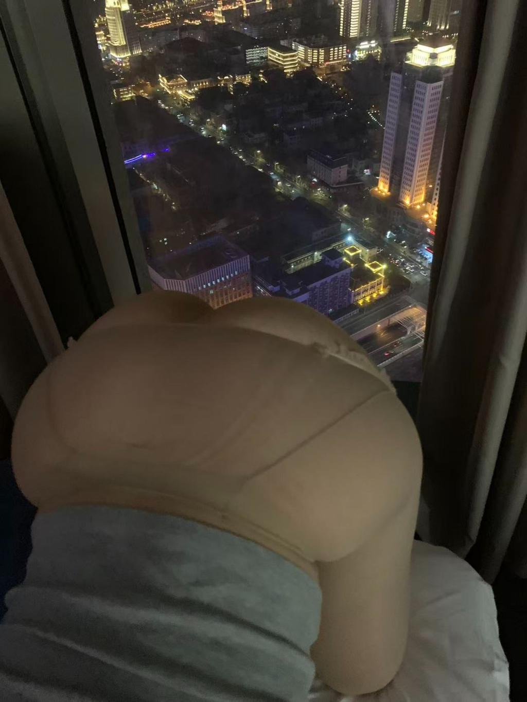 帮朋友发一贴 羡慕朋友有一个大屁股菊花粉嫩的骚妻 [17P]