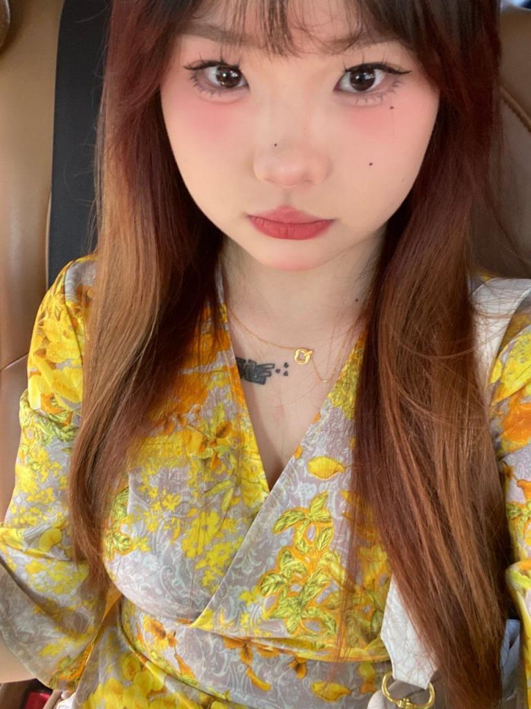 情侣原档泄密：白皙大奶少女，被绿帽男朋友调教成了骚骚女[30P]