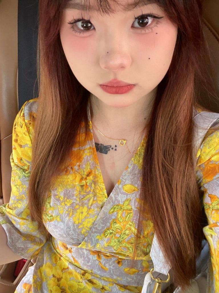 情侣原档泄密：白皙大奶少女，被绿帽男朋友调教成了骚骚女[30P]