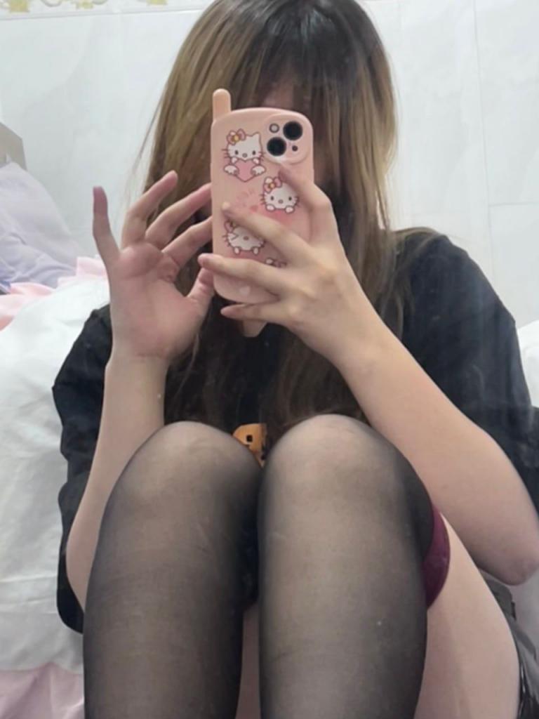 情侣原档泄密：白皙大奶少女，被绿帽男朋友调教成了骚骚女[30P]