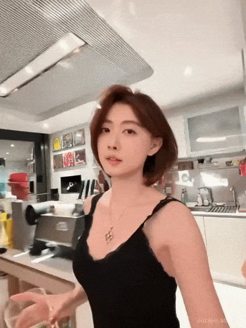 抖音女神 聂小雨 直播事故 美乳白虎被全网看光[15P]
