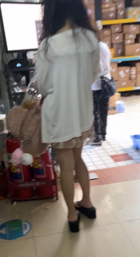 贵在真实，一点点黑丝一点点腿一点点鞋[12P]