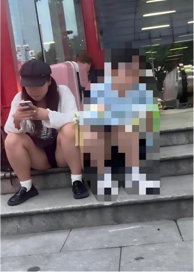 贵在真实，一点点黑丝一点点腿一点点鞋[12P]