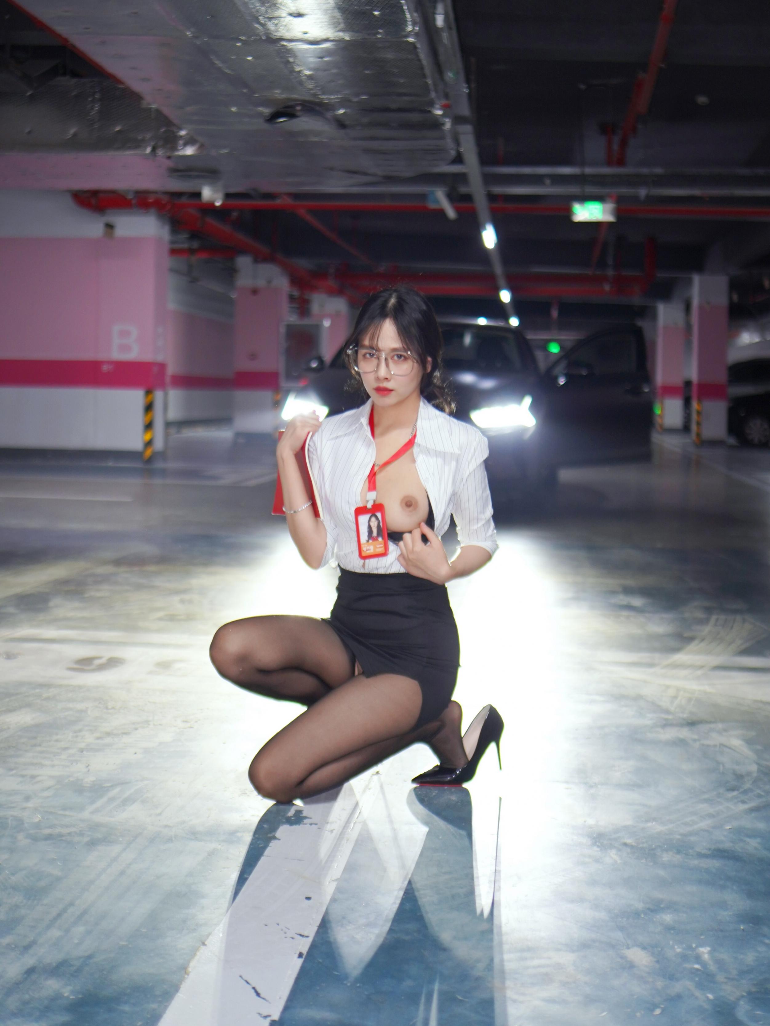 【套圖x33】魚子醬fish 校服爆乳jk [20P]