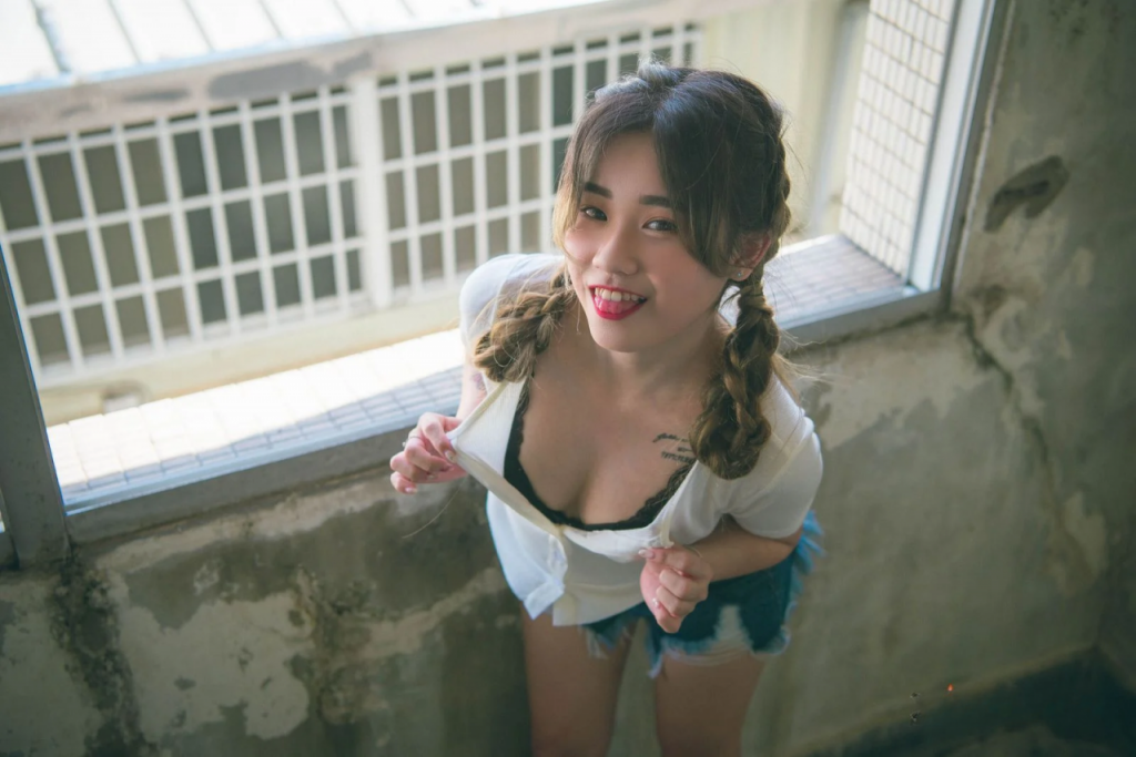 【套圖x33】魚子醬fish 校服爆乳jk [20P]
