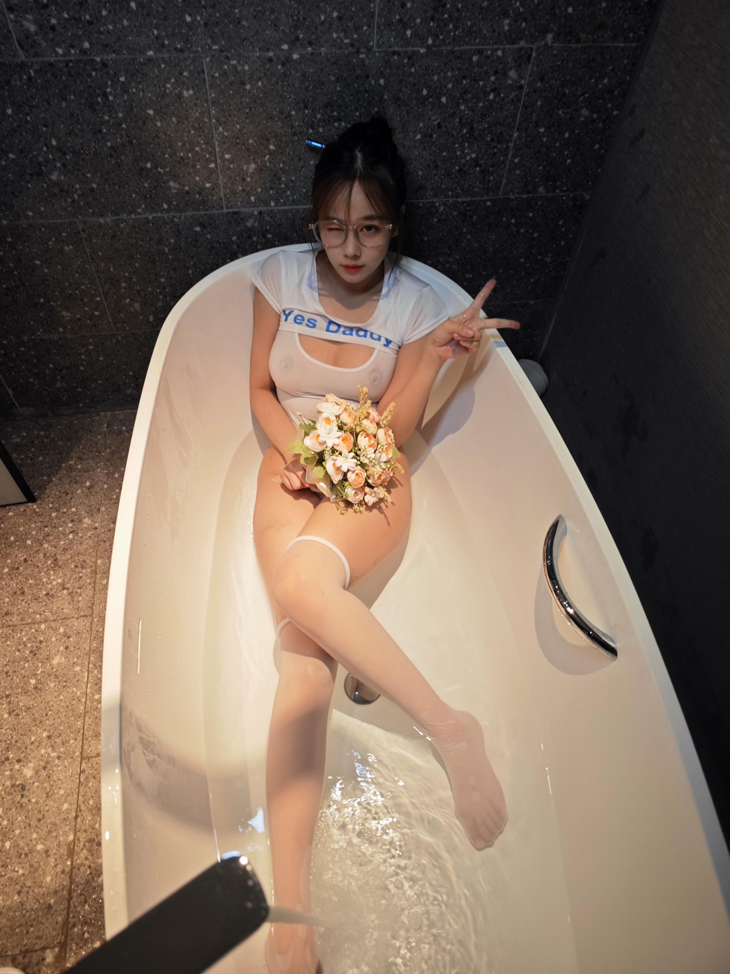 【套圖x33】魚子醬fish 校服爆乳jk [20P]