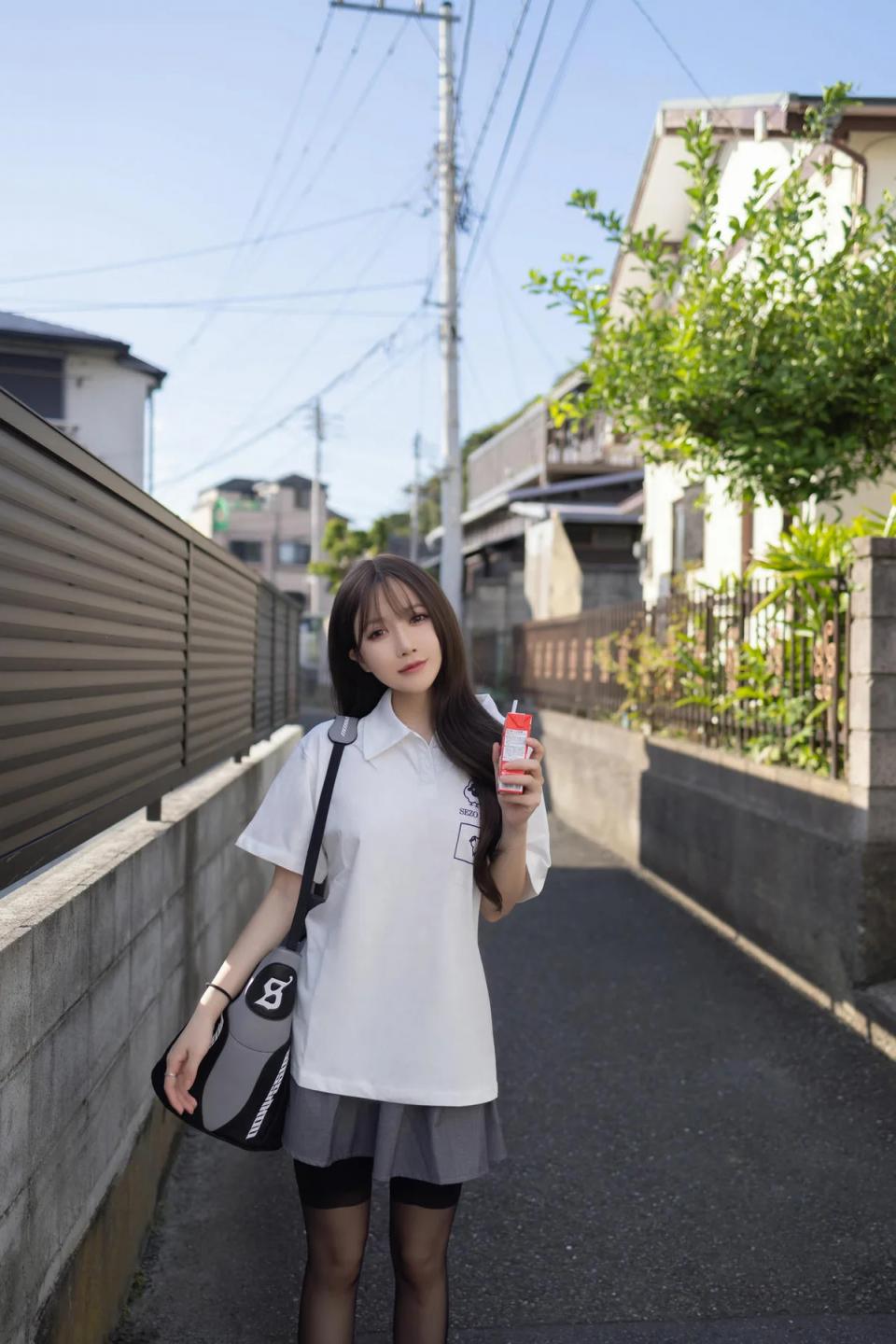 【套圖x33】魚子醬fish 校服爆乳jk [20P]