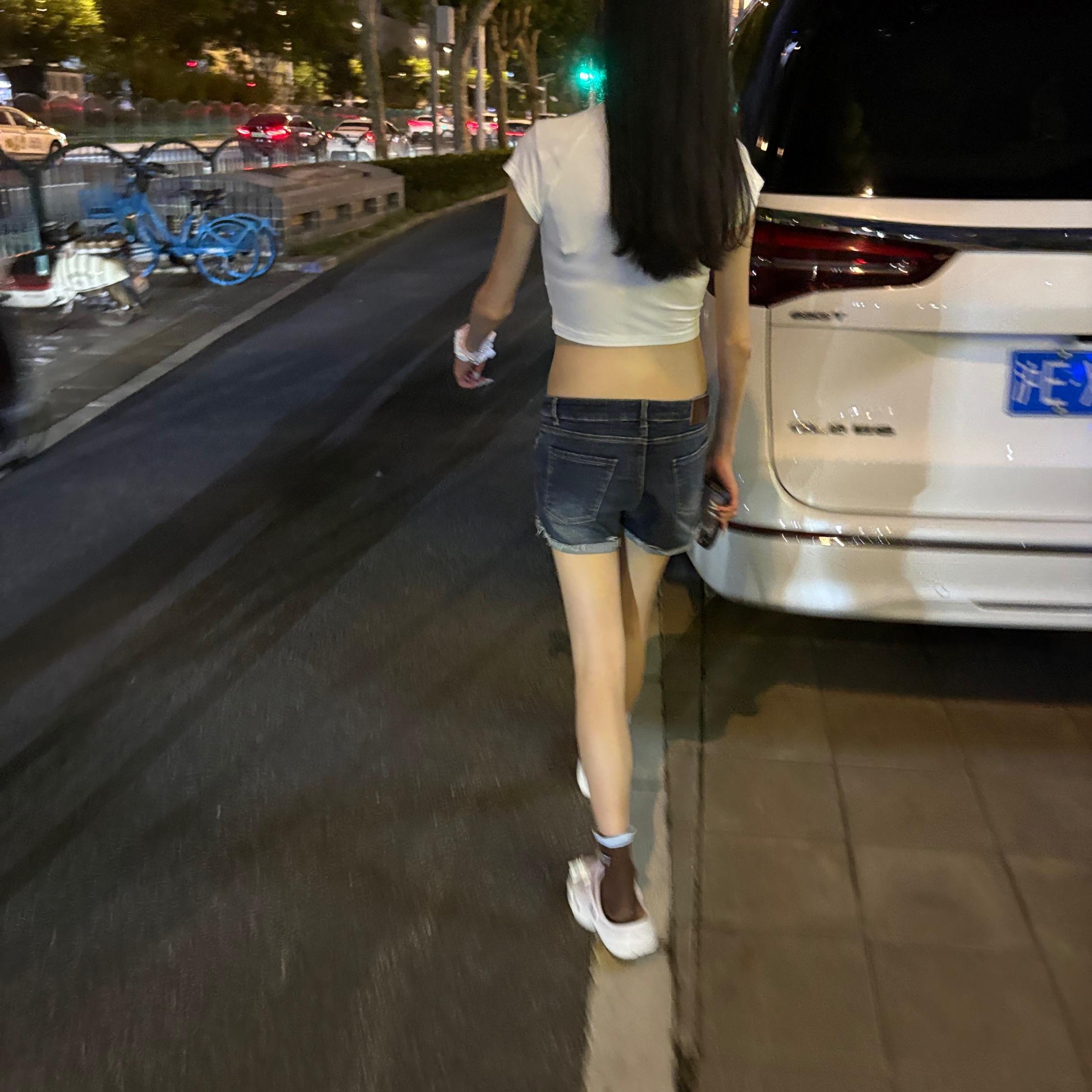 又是一个周末跑步打卡看美女[7P]