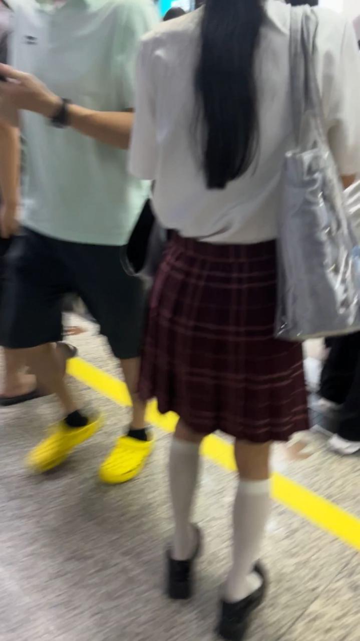 贵在真实，白丝白丝，大腿大腿~[13P]