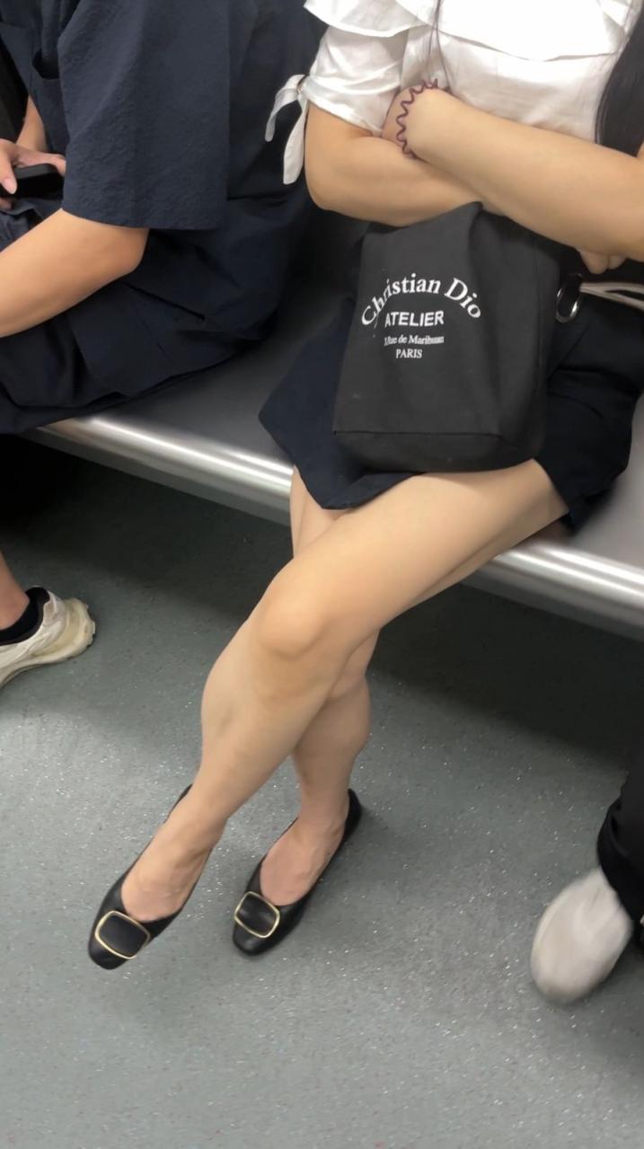 贵在真实，白丝白丝，大腿大腿~[13P]