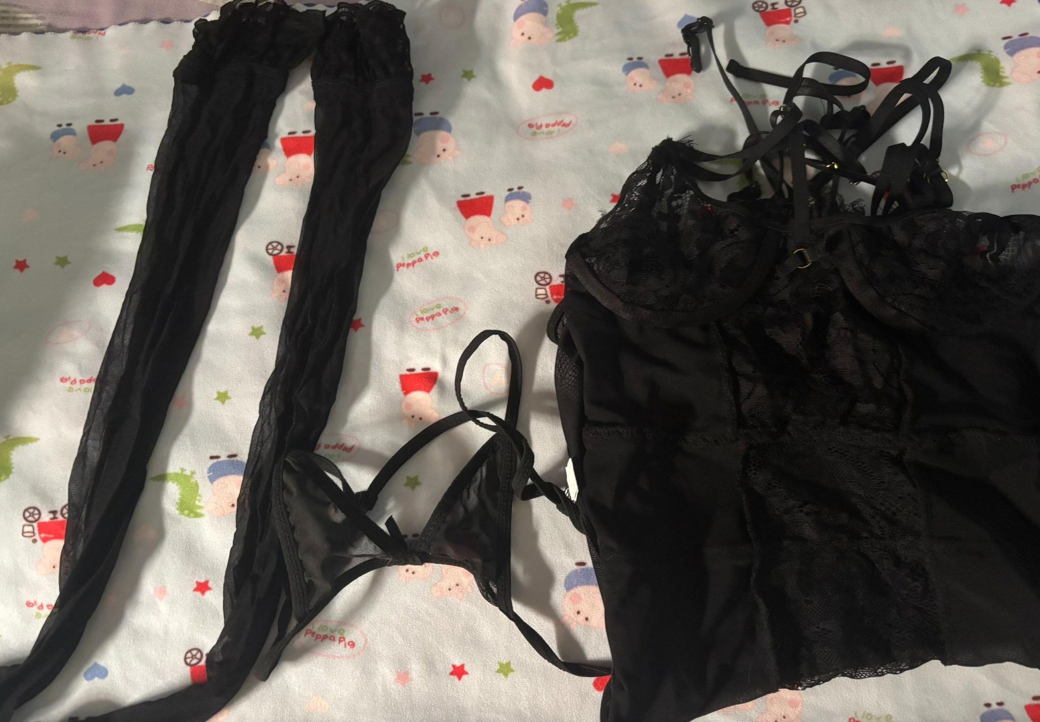 嫂子挺配合 情趣用品倒是不少[9P]