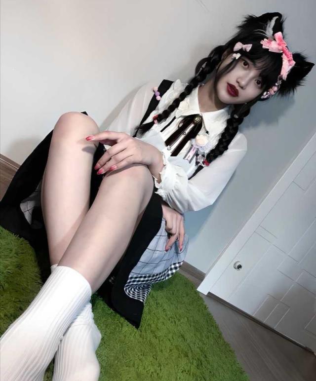 分享美女三位27[25P]