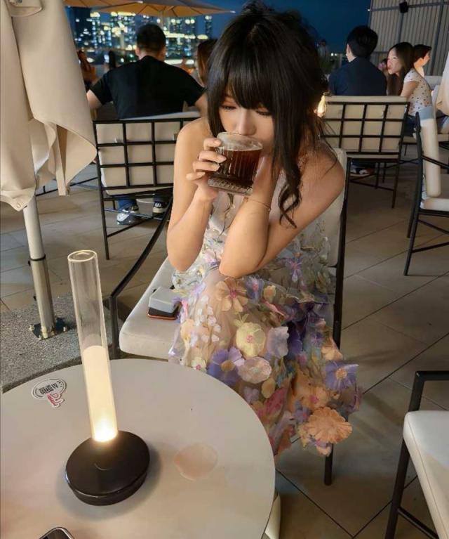 分享美女三位27[25P]