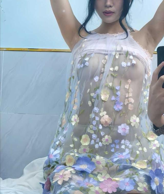 分享美女三位27[25P]