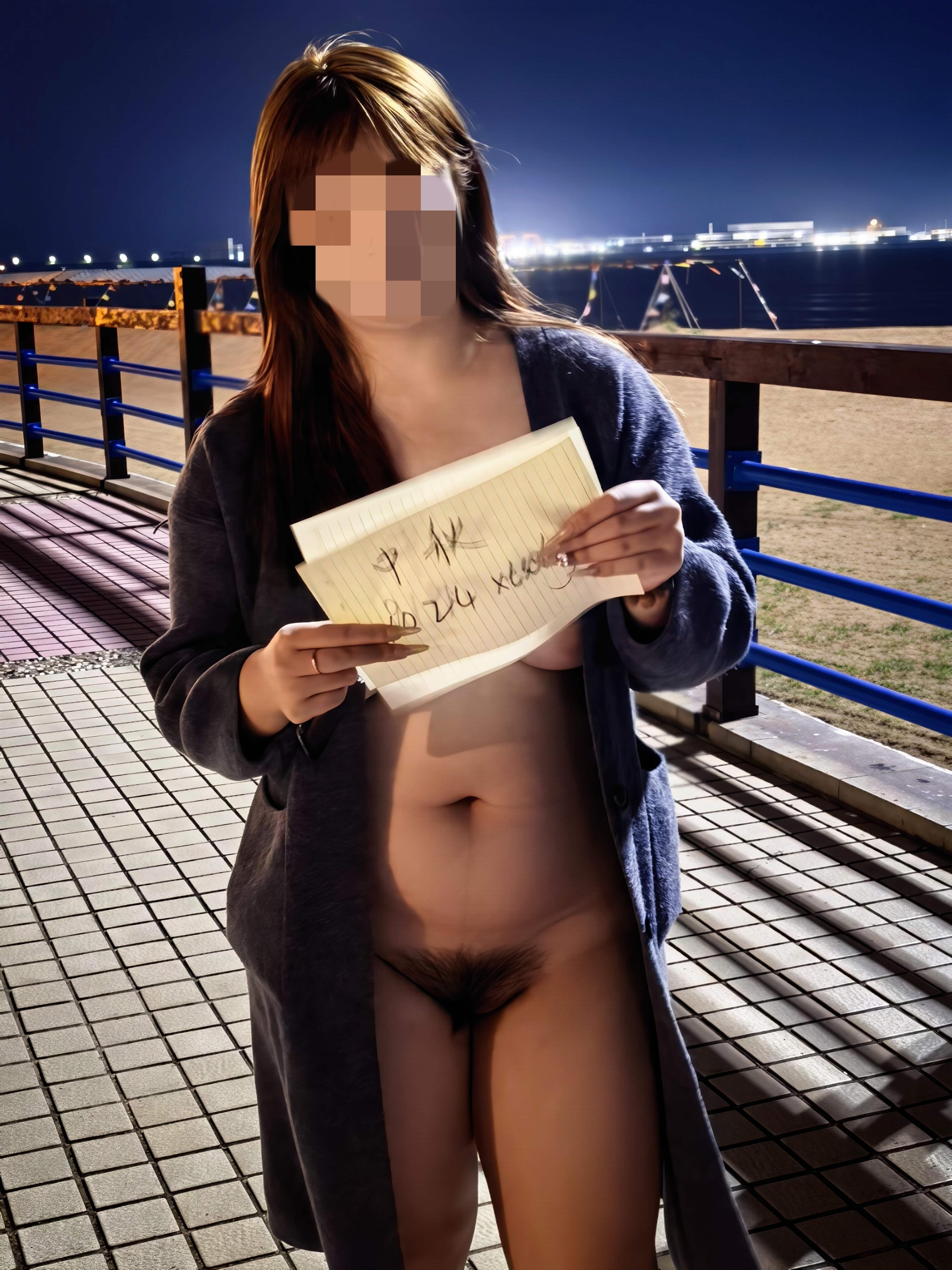 微胖巨乳美女中秋马路露出[31P]
