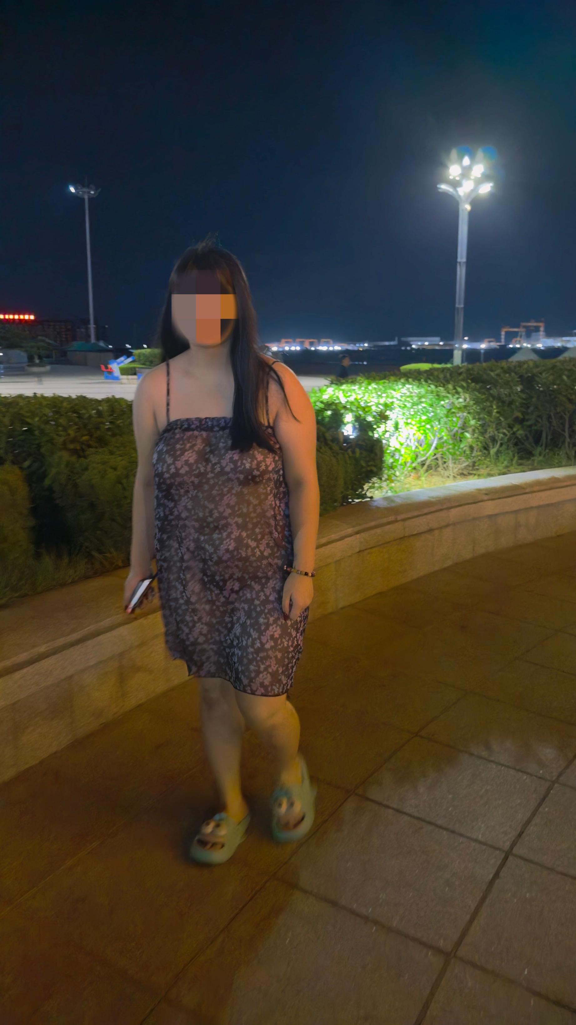 路边公园露出，巨乳肥臀，无惧周边车来车往[37P]