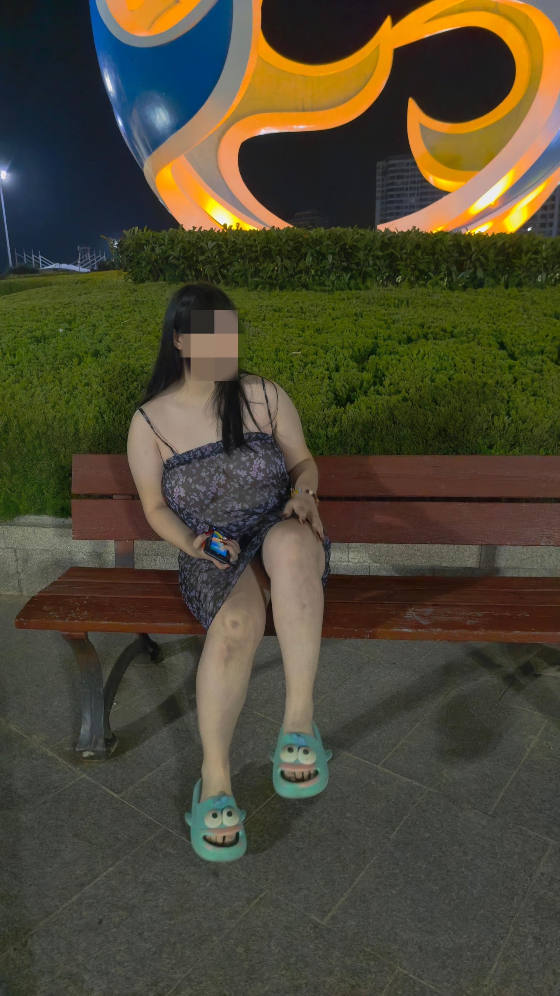 路边公园露出，巨乳肥臀，无惧周边车来车往[37P]