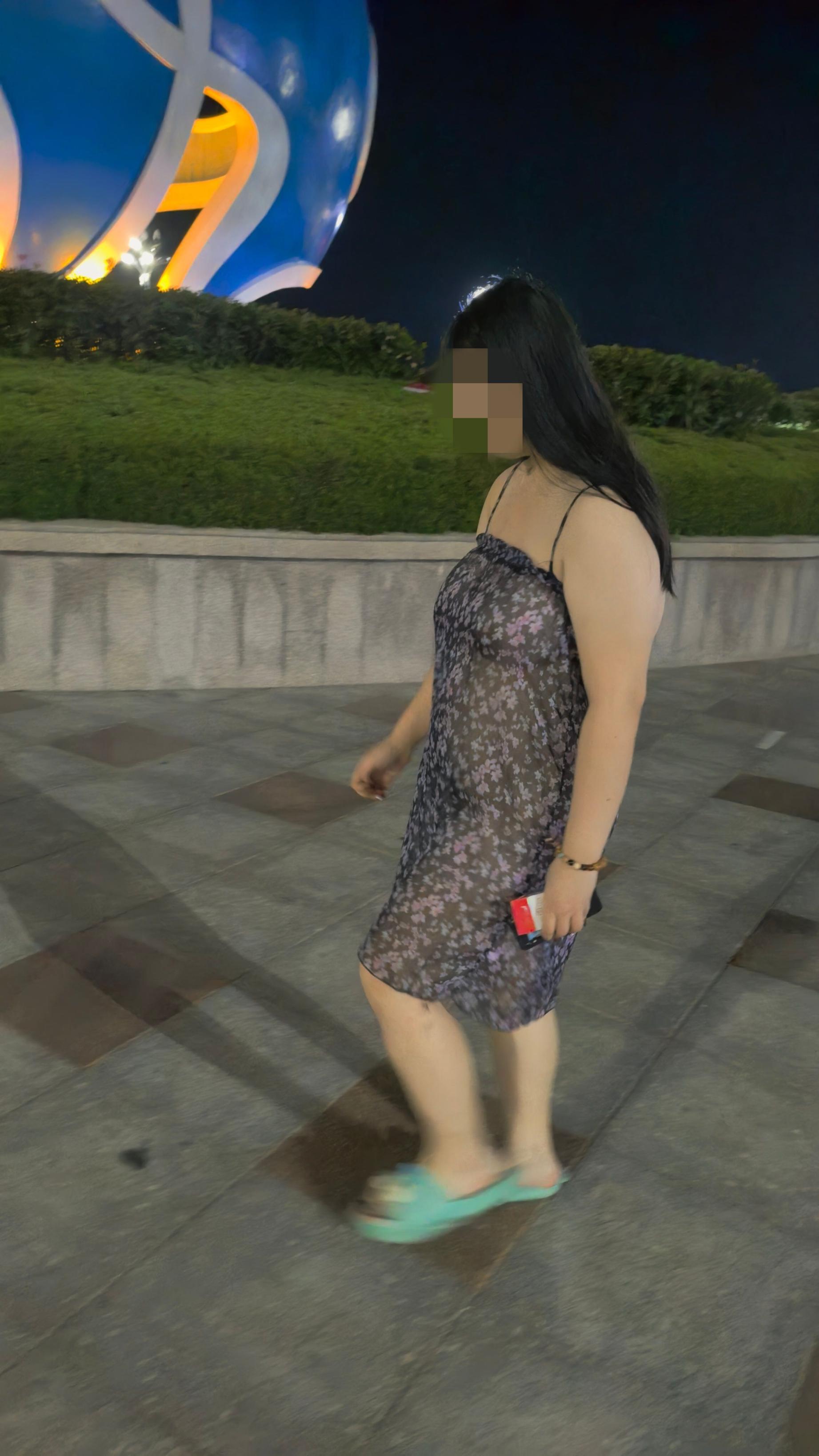 路边公园露出，巨乳肥臀，无惧周边车来车往[37P]