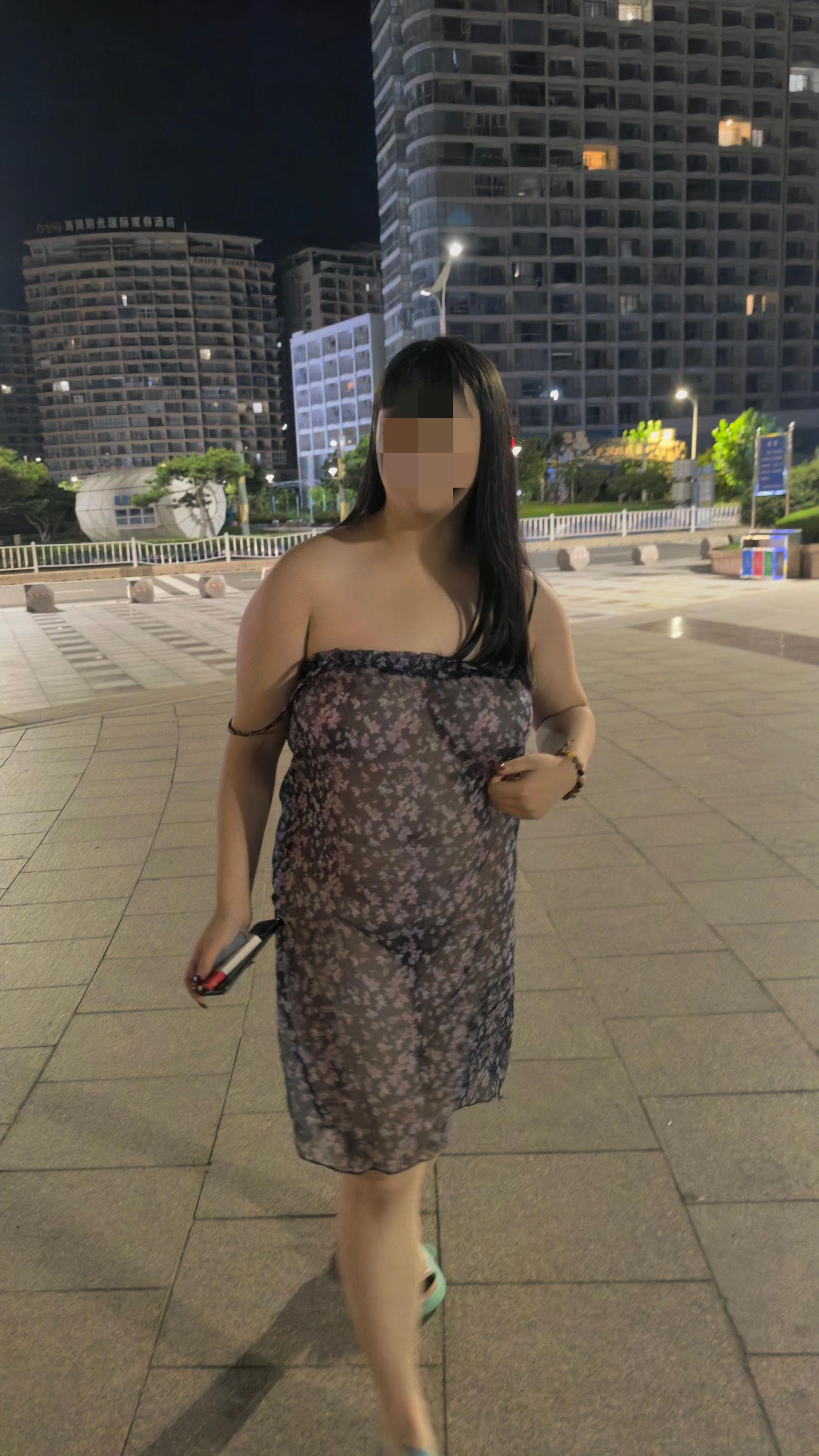 路边公园露出，巨乳肥臀，无惧周边车来车往[37P]