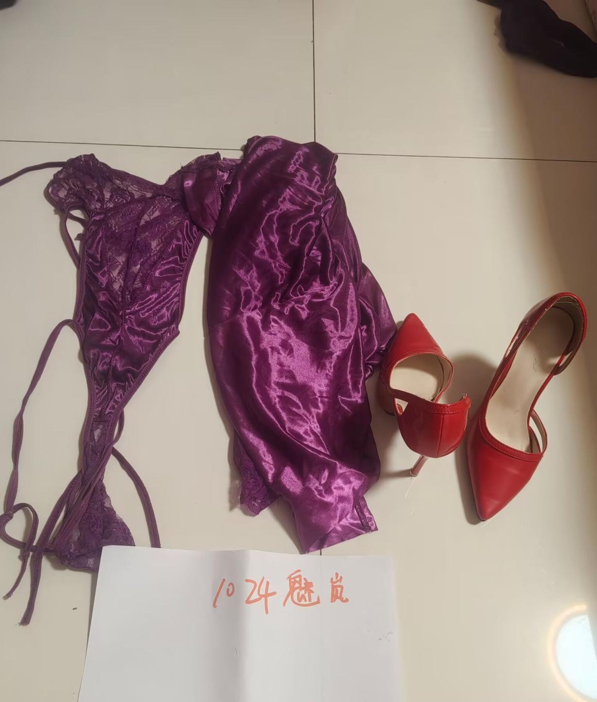 魅岚发骚，穿上紫色战衣诱惑粉丝[13P]