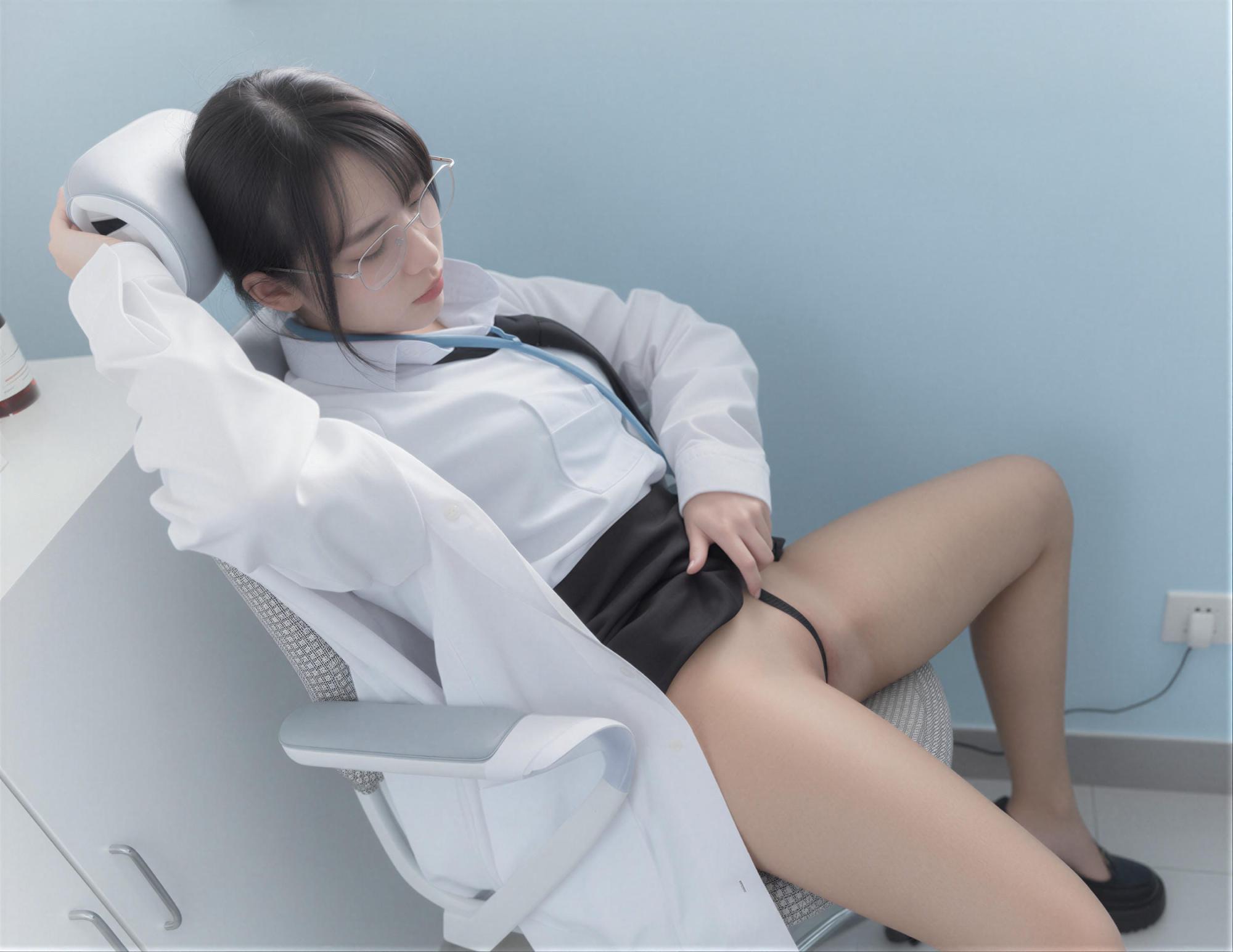 放荡的实习女医生［48P］