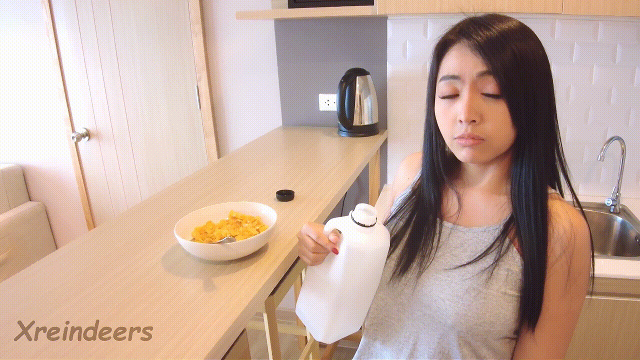 巨乳骚货早餐想吃麦片没牛奶？没关系，老公现榨浓精给你浇满！[23P]